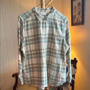 Croft & Barrow Women's Plaid Button Down Flannel Shirt in Green and Cream